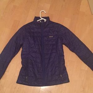 Beautiful plum color micro puff XS Patagonia.
